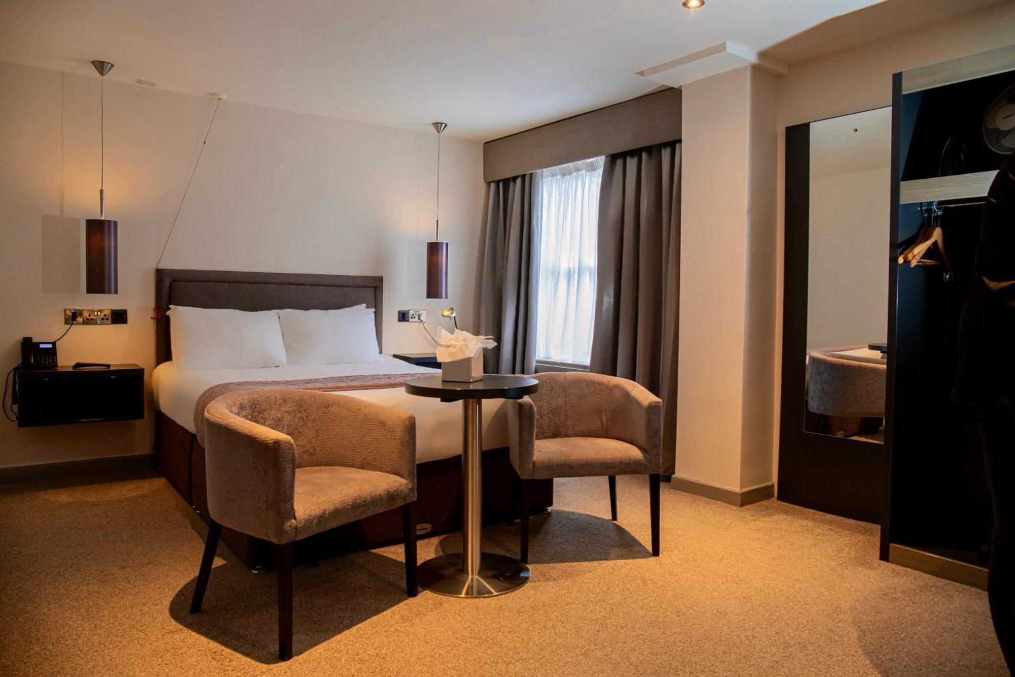 The Enniskillen Hotel And Motel Exteriör bild